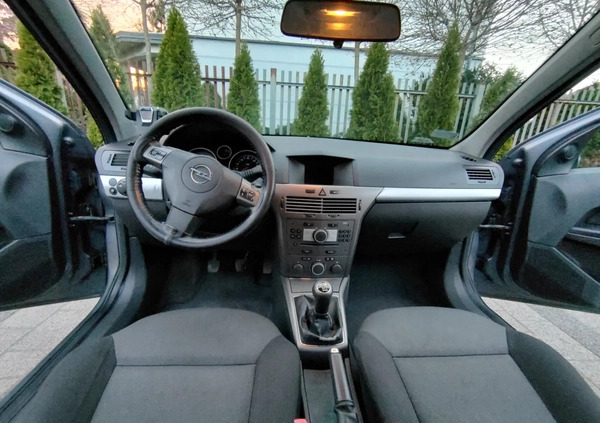 Opel Astra cena 7000 przebieg: 297000, rok produkcji 2006 z Łódź małe 29